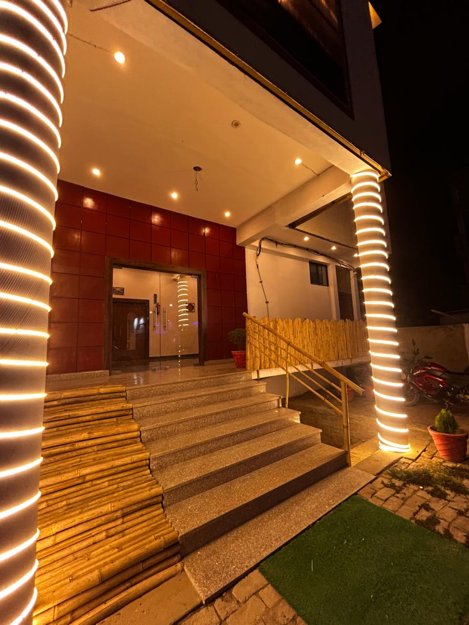 Hotel Gandharwa reception lobby